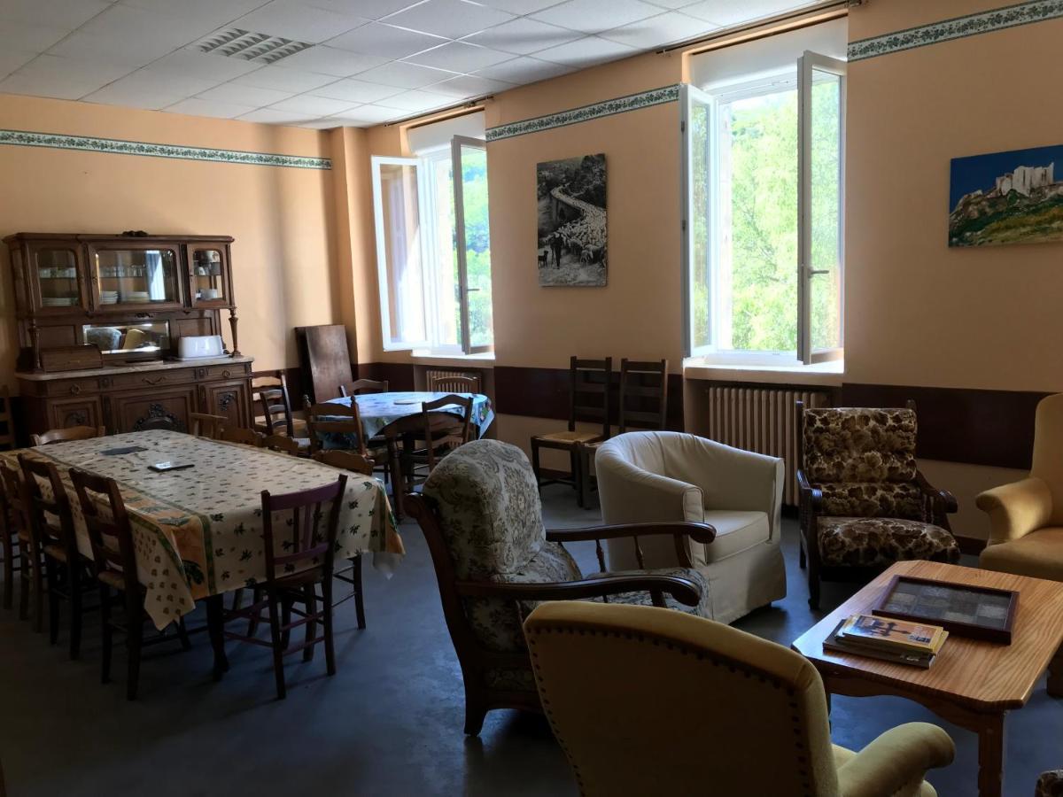 Prime Combe Hostel Fontanes  Luaran gambar
