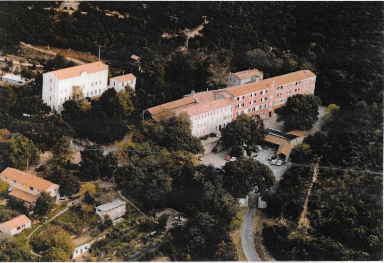 Prime Combe Hostel Fontanes  Luaran gambar